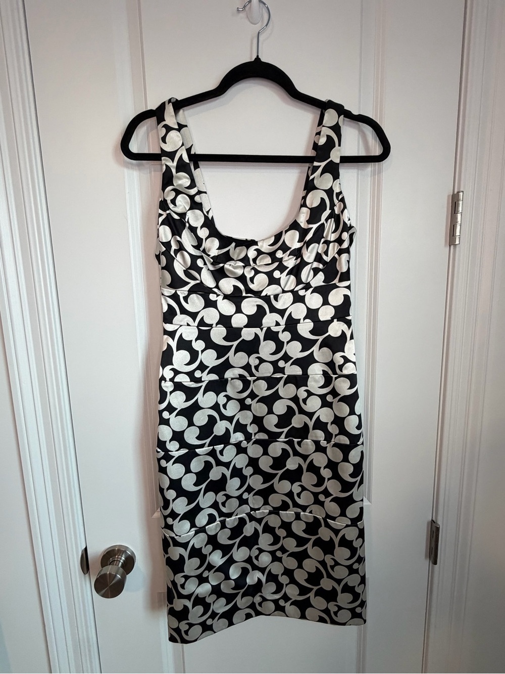 London Times Black and White Swirl Sheath Midi Dress